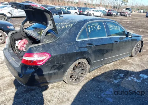 2010 Mercedes-Benz E 350 4Matic z USA, uszkodzony, nr VIN WDDHF8HB4AA108628